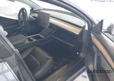 2021 Tesla Model 3 Performance Dual Motor All-Wheel Drive z USA, uszkodzony, nr VIN 5YJ3E1EC4MF025028